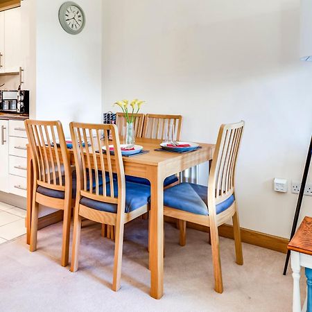 Entire 2 Bed Flat Contractors Families And Relocators Διαμέρισμα Γουέρ Εξωτερικό φωτογραφία